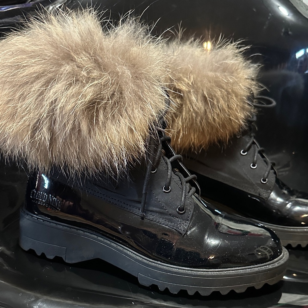 Stylish Black Boots with Fur Trim